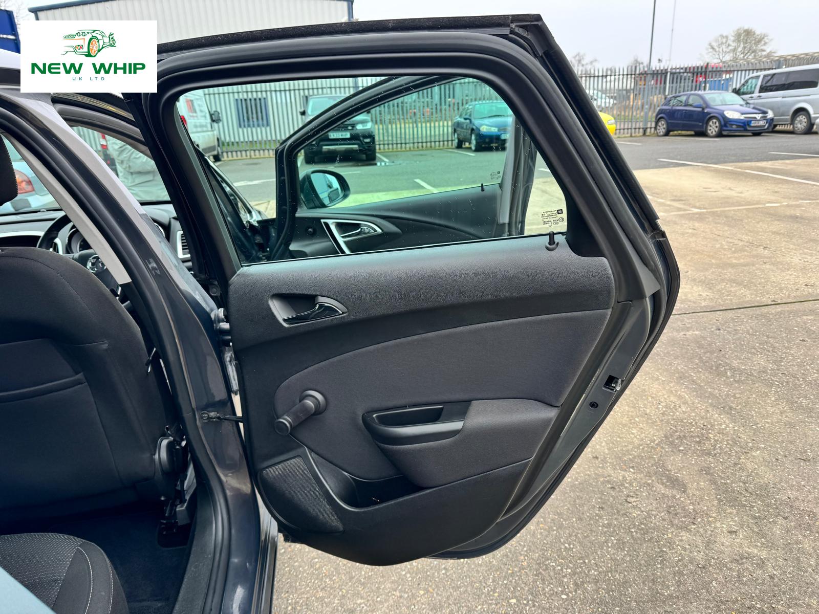 Vauxhall Astra 1.6 16v SRi Hatchback 5dr Petrol Manual Euro 5 (115 ps)