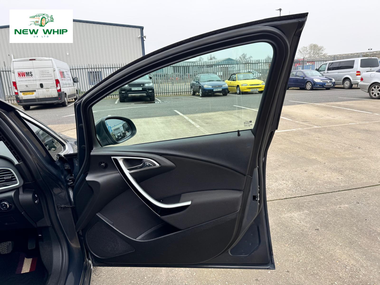 Vauxhall Astra 1.6 16v SRi Hatchback 5dr Petrol Manual Euro 5 (115 ps)