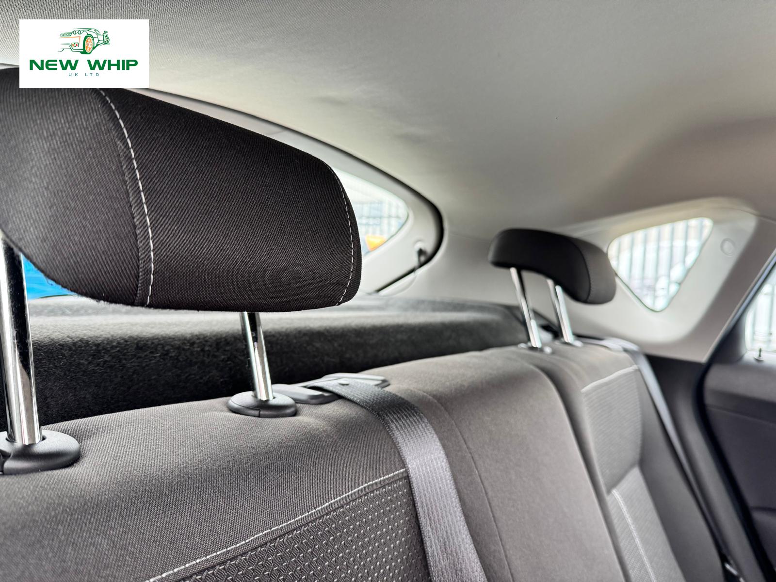 Vauxhall Astra 1.6 16v SRi Hatchback 5dr Petrol Manual Euro 5 (115 ps)