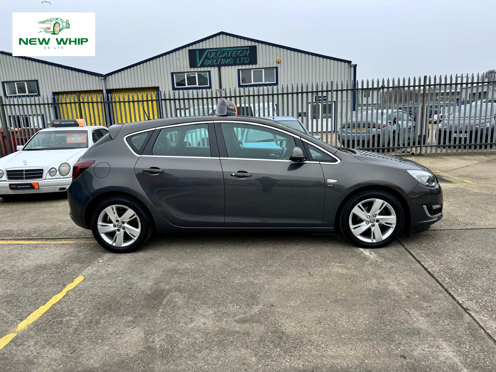 Vauxhall Astra 1.6 16v SRi Hatchback 5dr Petrol Manual Euro 5 (115 ps)