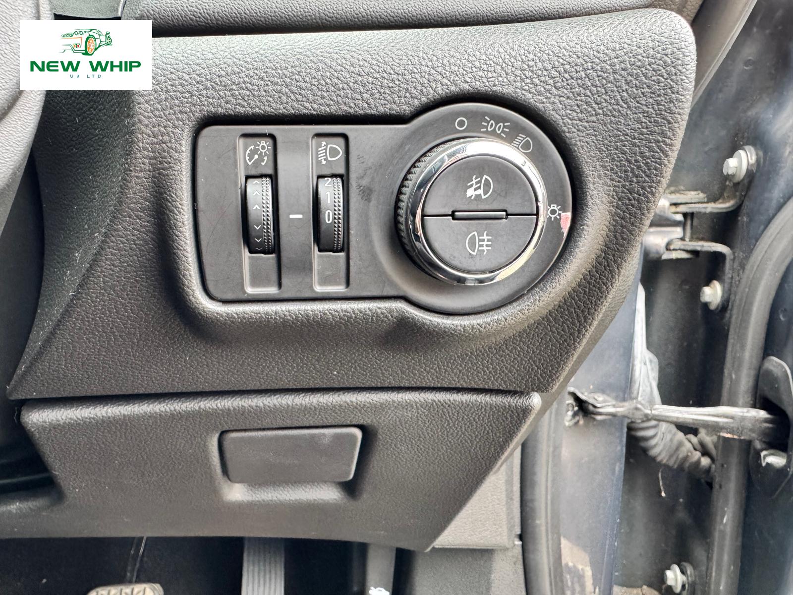 Vauxhall Astra 1.6 16v SRi Hatchback 5dr Petrol Manual Euro 5 (115 ps)