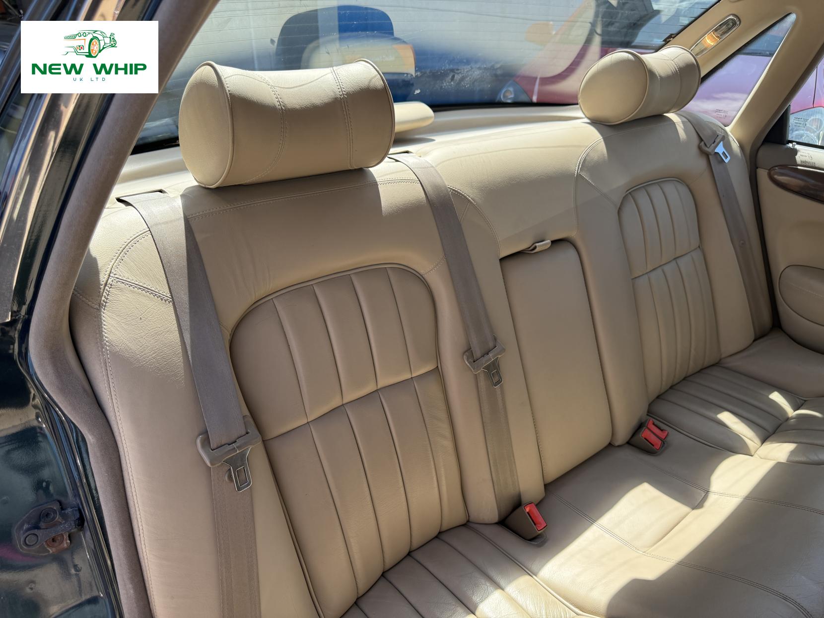 Jaguar XJ 3.2 XJ8 Executive Saloon 4dr Petrol Automatic (290 g/km, 240 bhp)