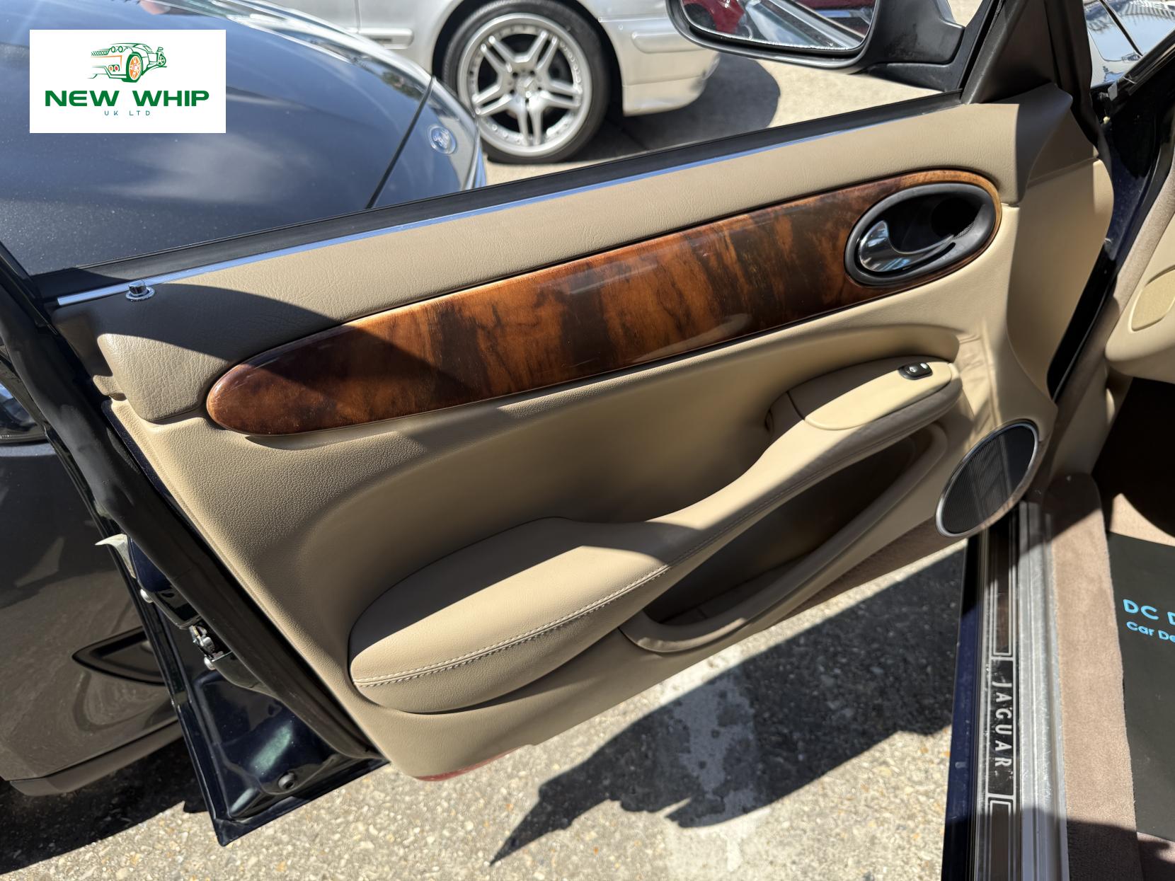 Jaguar XJ 3.2 XJ8 Executive Saloon 4dr Petrol Automatic (290 g/km, 240 bhp)