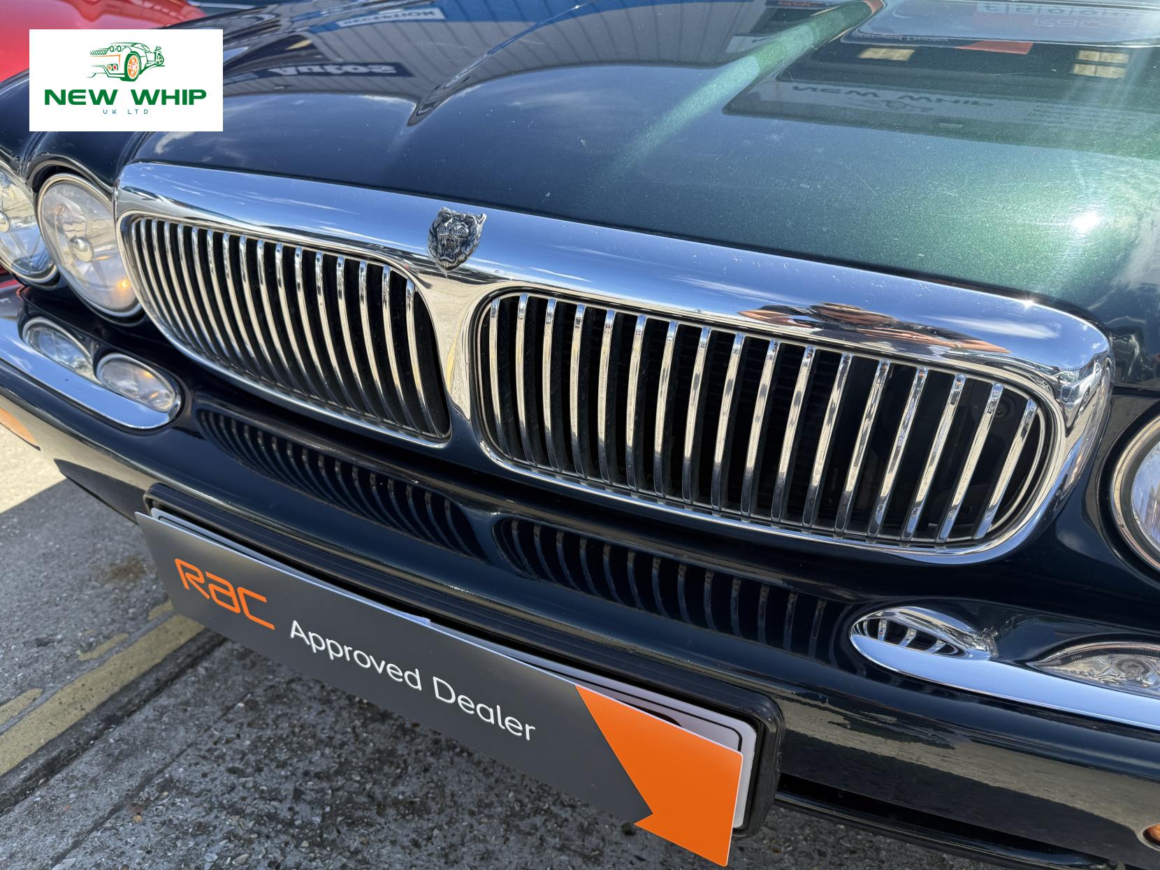 Jaguar XJ 3.2 XJ8 Executive Saloon 4dr Petrol Automatic (290 g/km, 240 bhp)