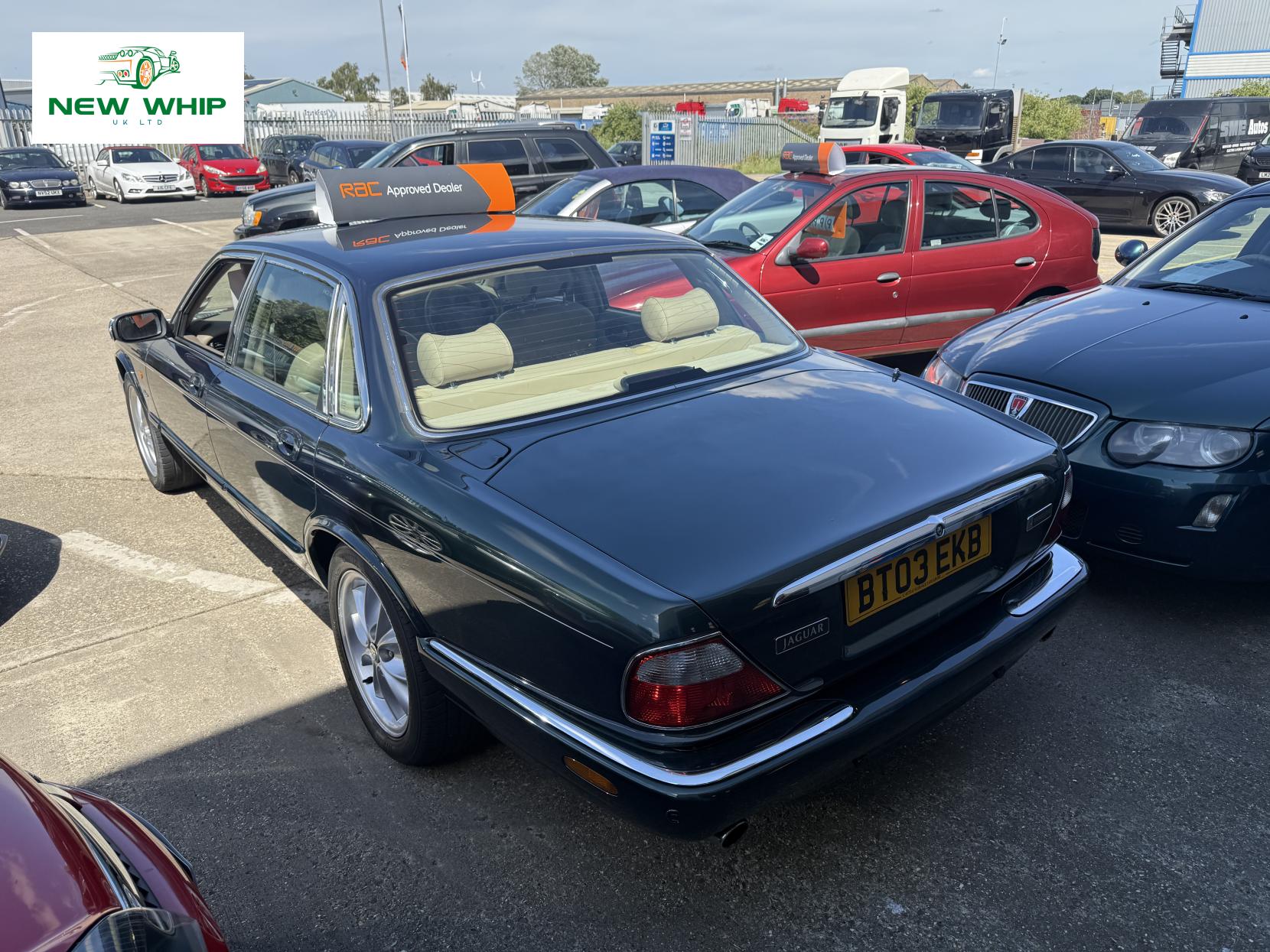 Jaguar XJ 3.2 XJ8 Executive Saloon 4dr Petrol Automatic (290 g/km, 240 bhp)