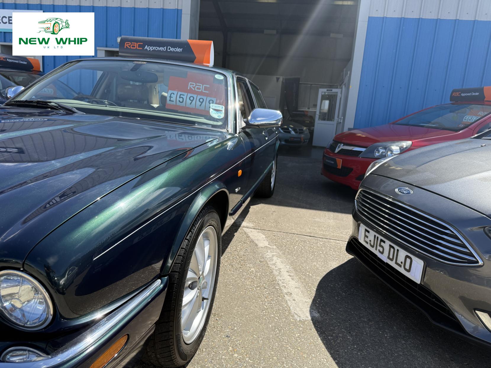 Jaguar XJ 3.2 XJ8 Executive Saloon 4dr Petrol Automatic (290 g/km, 240 bhp)