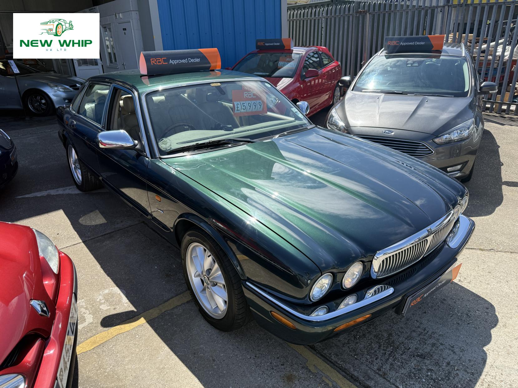 Jaguar XJ 3.2 XJ8 Executive Saloon 4dr Petrol Automatic (290 g/km, 240 bhp)