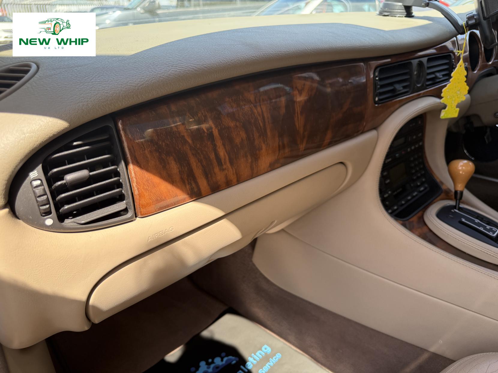 Jaguar XJ 3.2 XJ8 Executive Saloon 4dr Petrol Automatic (290 g/km, 240 bhp)