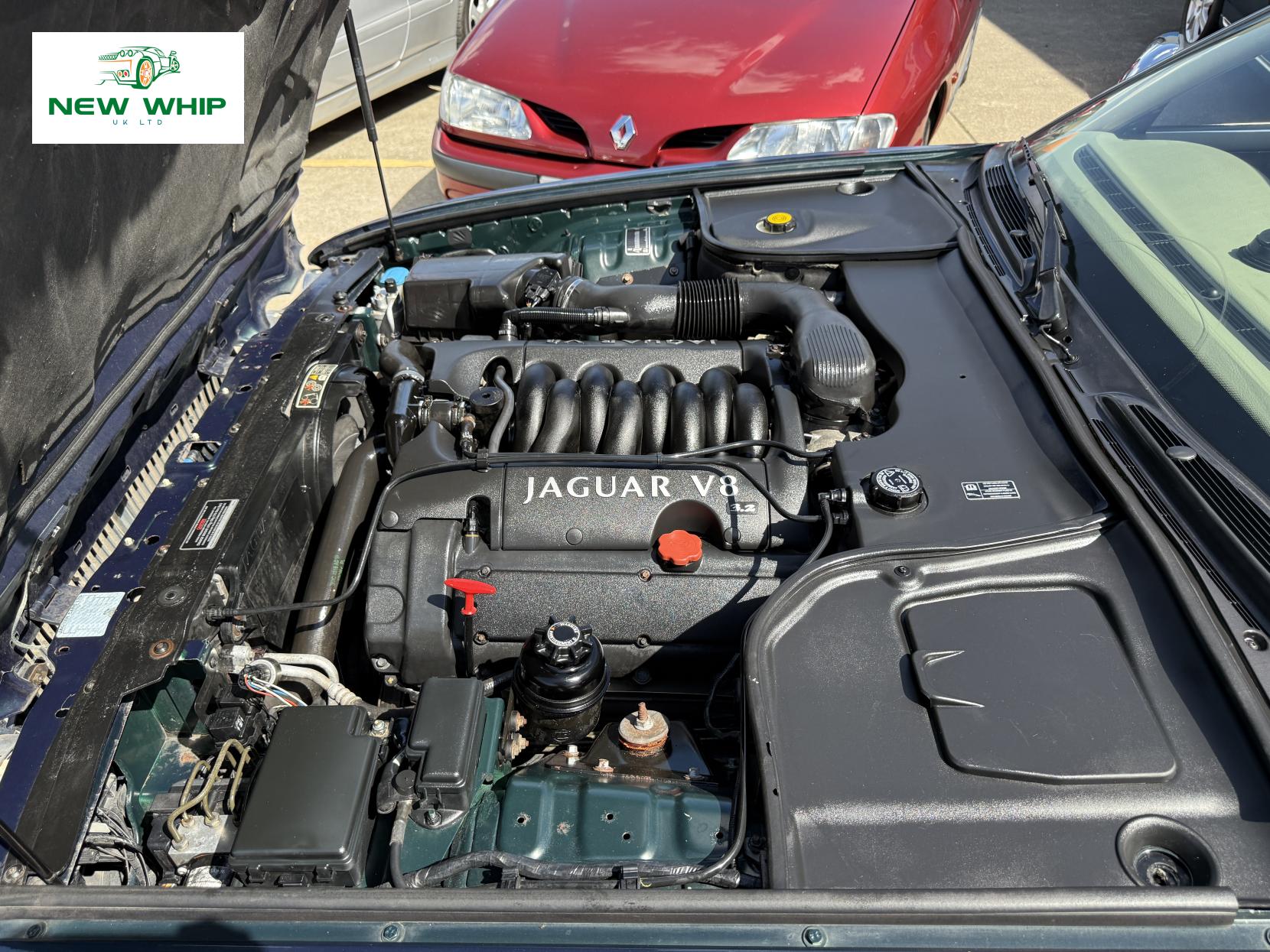 Jaguar XJ 3.2 XJ8 Executive Saloon 4dr Petrol Automatic (290 g/km, 240 bhp)