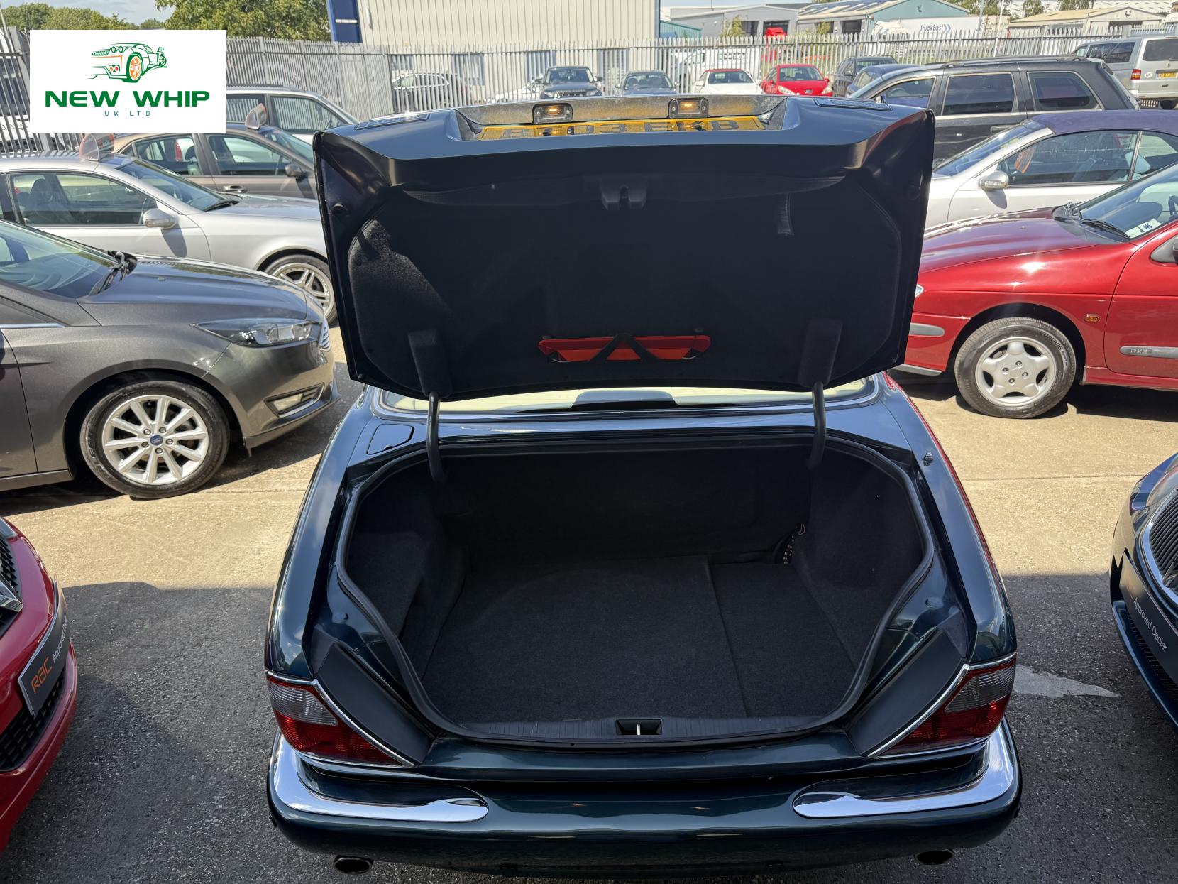 Jaguar XJ 3.2 XJ8 Executive Saloon 4dr Petrol Automatic (290 g/km, 240 bhp)