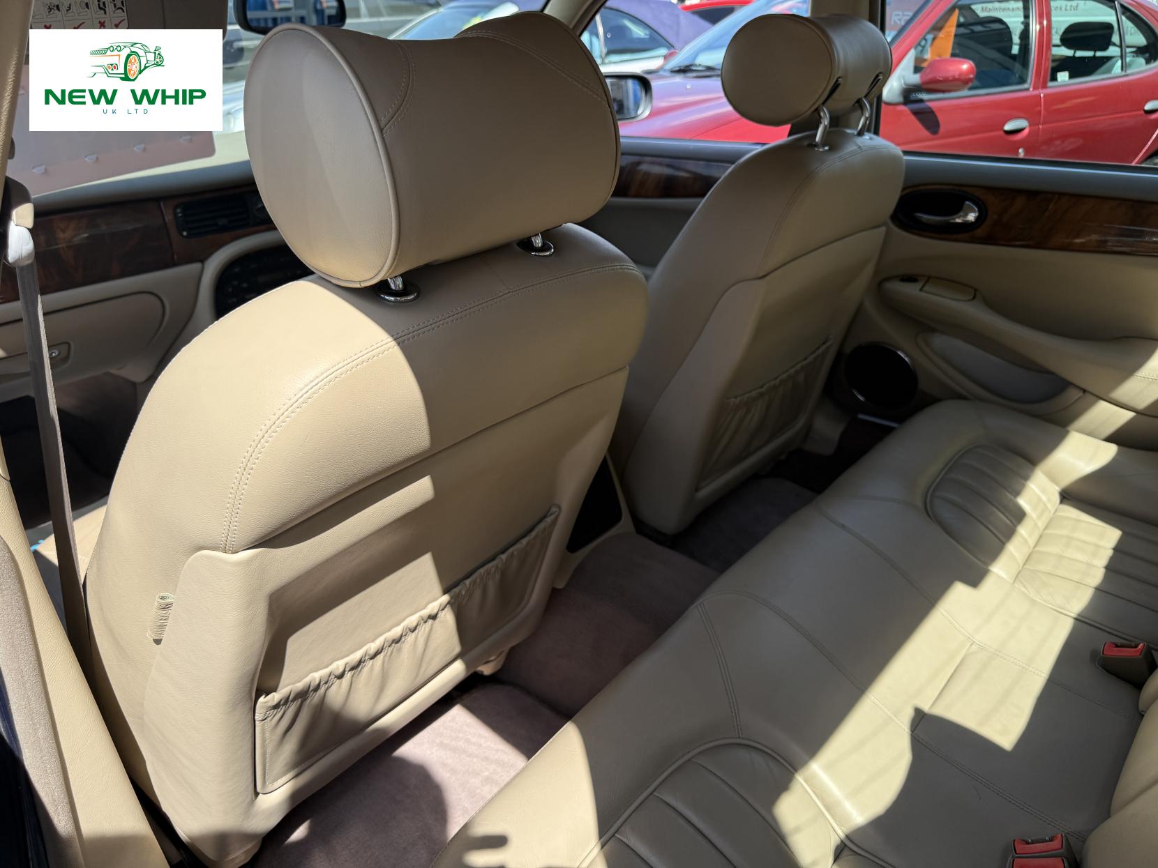 Jaguar XJ 3.2 XJ8 Executive Saloon 4dr Petrol Automatic (290 g/km, 240 bhp)