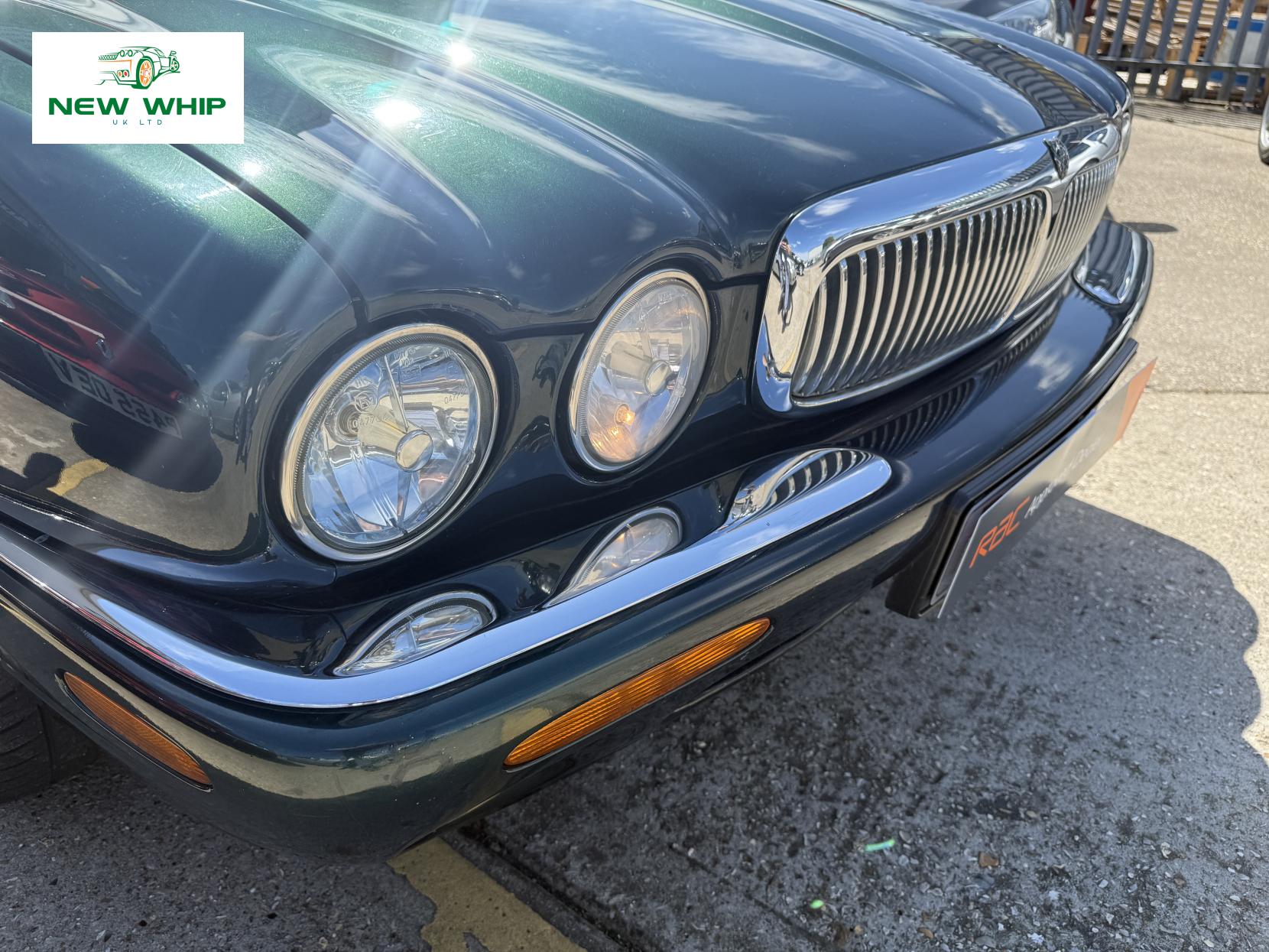 Jaguar XJ 3.2 XJ8 Executive Saloon 4dr Petrol Automatic (290 g/km, 240 bhp)