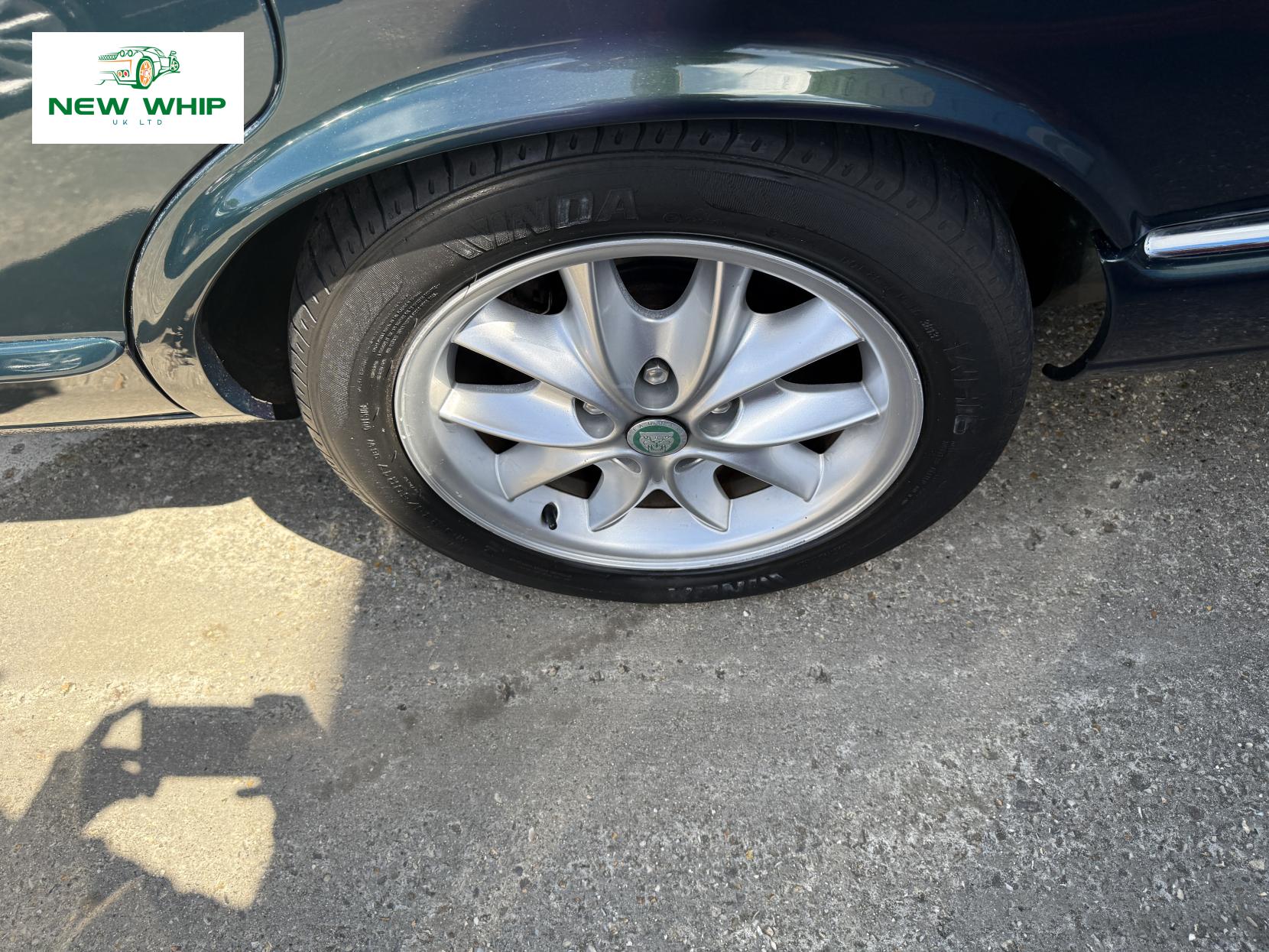 Jaguar XJ 3.2 XJ8 Executive Saloon 4dr Petrol Automatic (290 g/km, 240 bhp)
