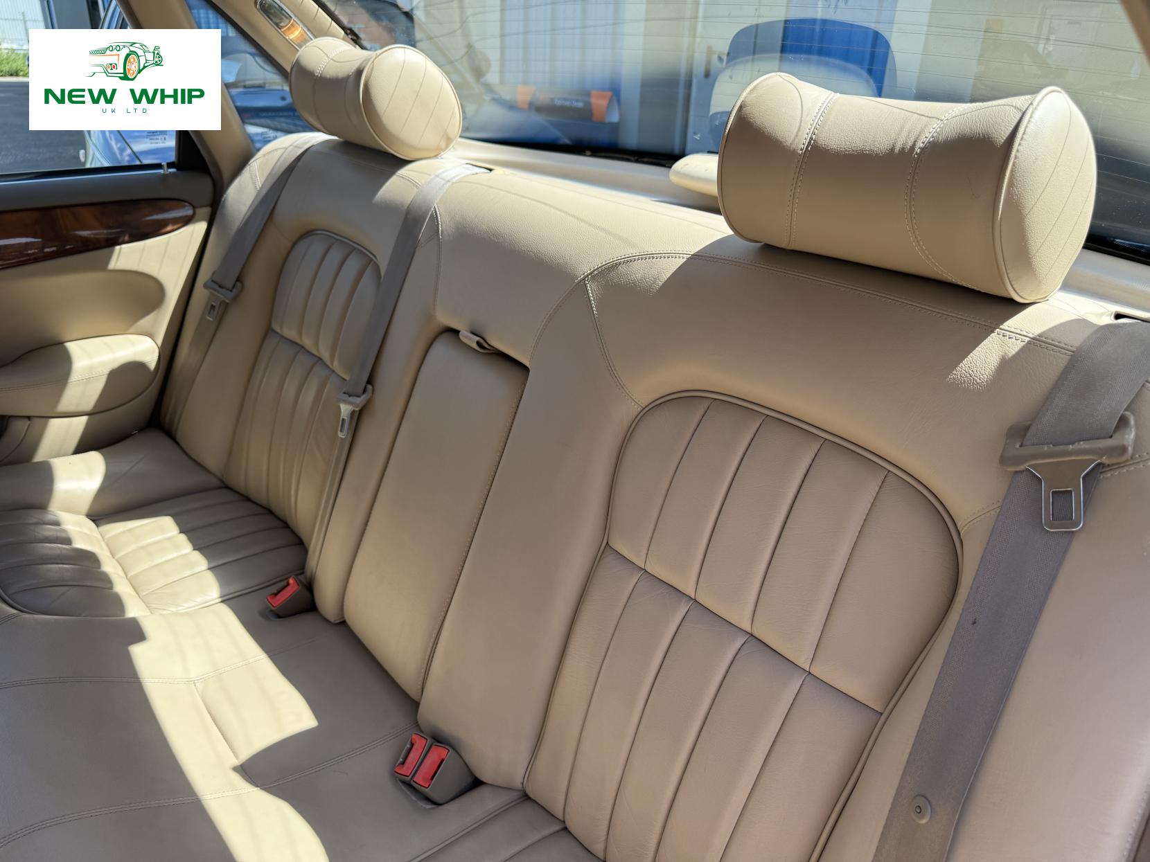 Jaguar XJ 3.2 XJ8 Executive Saloon 4dr Petrol Automatic (290 g/km, 240 bhp)