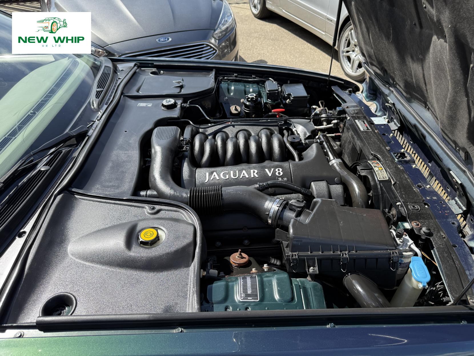 Jaguar XJ 3.2 XJ8 Executive Saloon 4dr Petrol Automatic (290 g/km, 240 bhp)