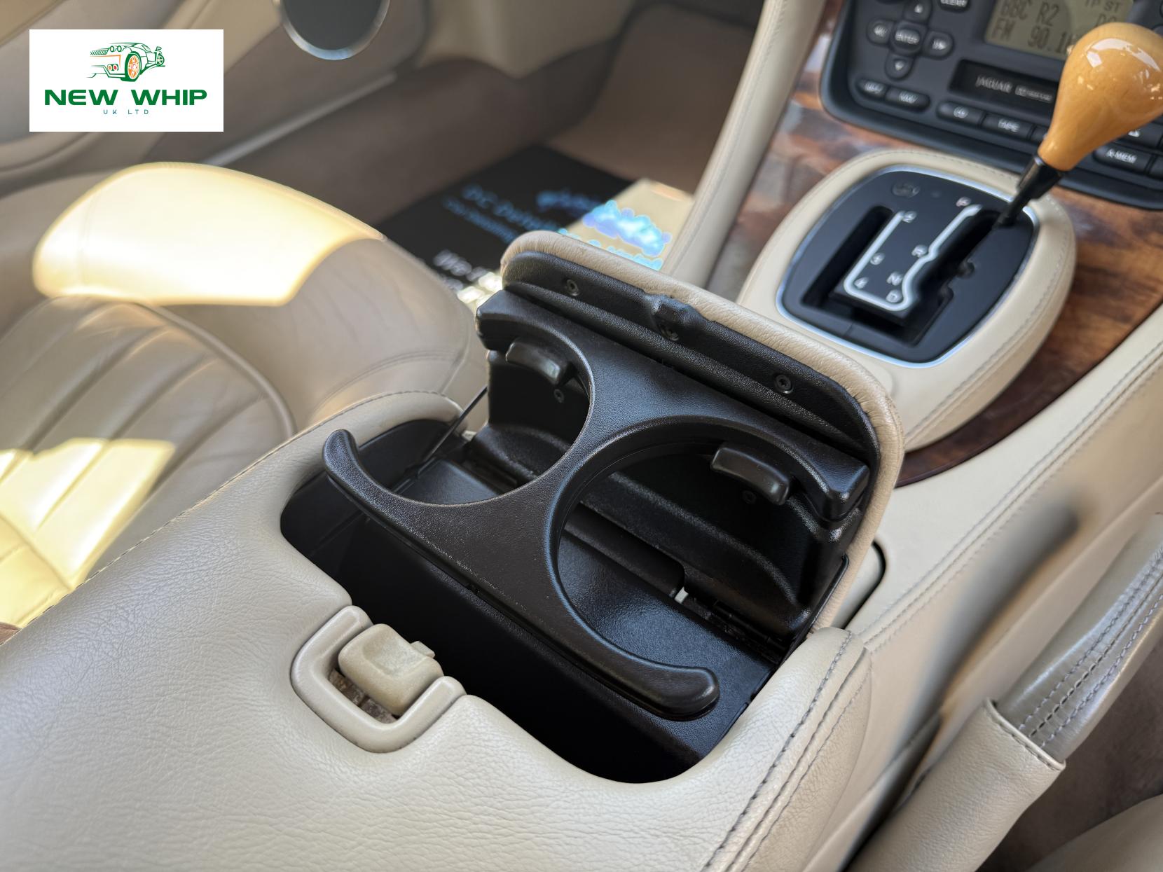 Jaguar XJ 3.2 XJ8 Executive Saloon 4dr Petrol Automatic (290 g/km, 240 bhp)