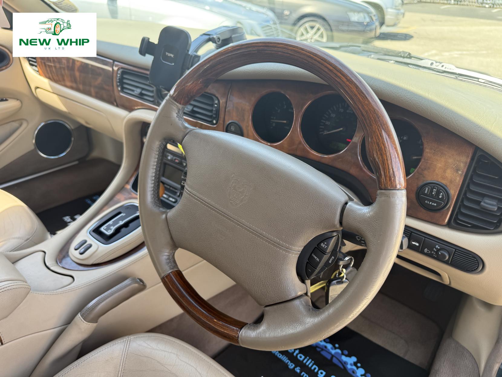 Jaguar XJ 3.2 XJ8 Executive Saloon 4dr Petrol Automatic (290 g/km, 240 bhp)