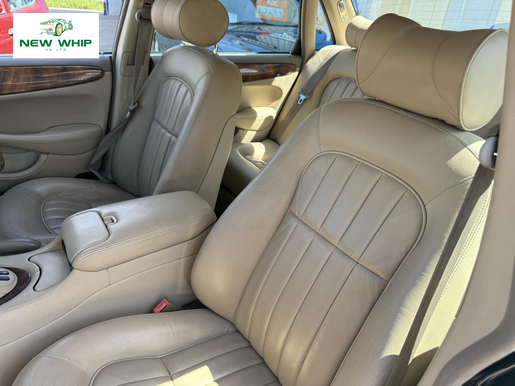 Jaguar XJ 3.2 XJ8 Executive Saloon 4dr Petrol Automatic (290 g/km, 240 bhp)
