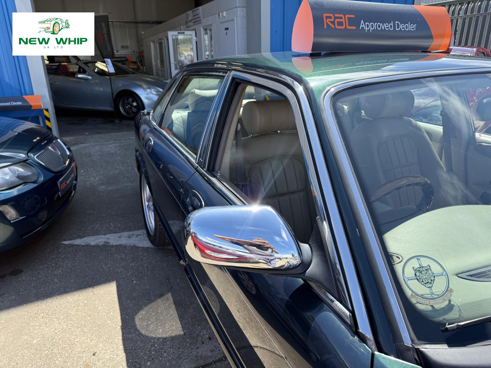 Jaguar XJ 3.2 XJ8 Executive Saloon 4dr Petrol Automatic (290 g/km, 240 bhp)