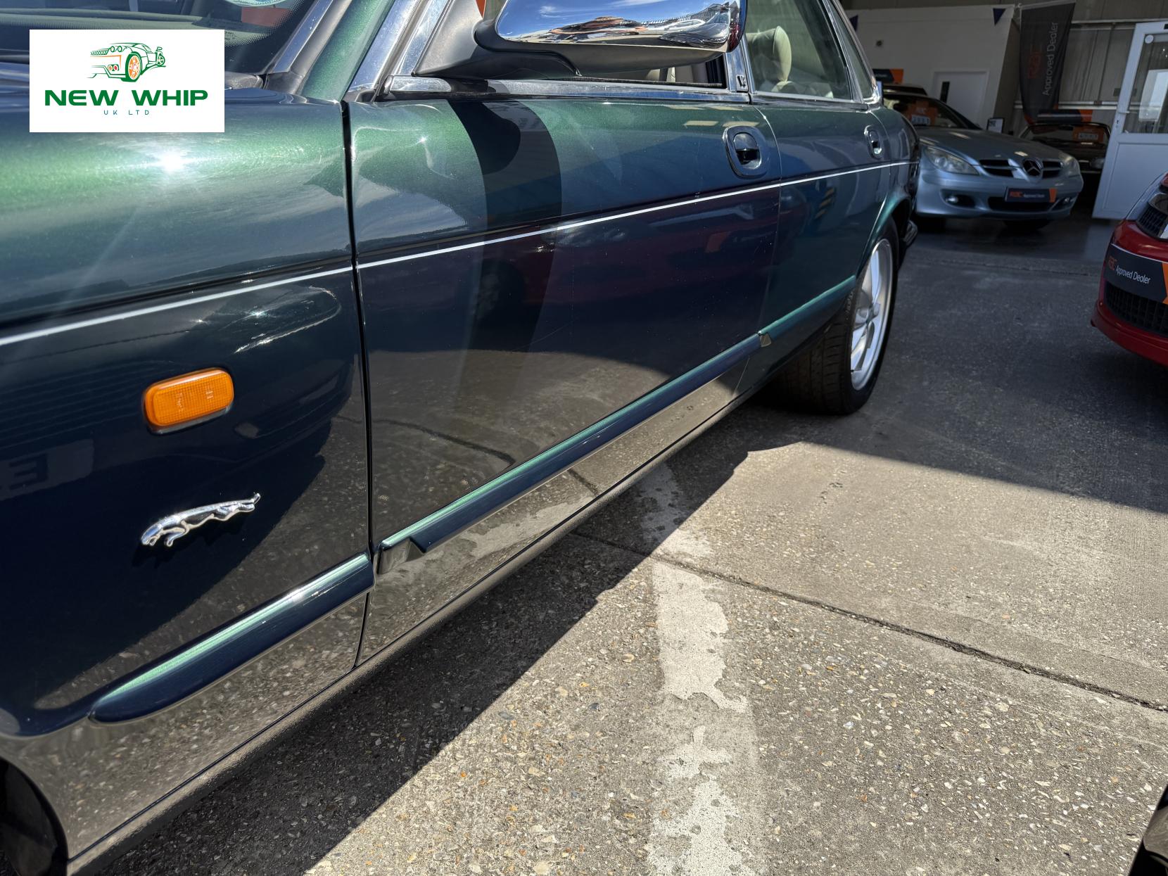 Jaguar XJ 3.2 XJ8 Executive Saloon 4dr Petrol Automatic (290 g/km, 240 bhp)
