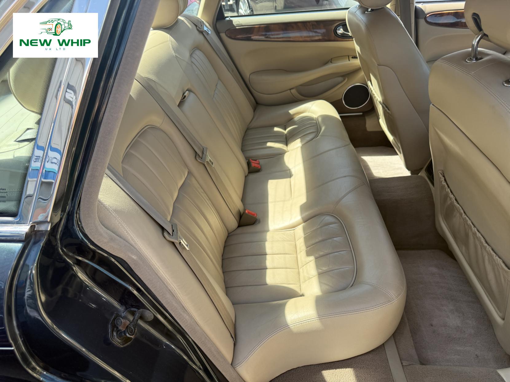 Jaguar XJ 3.2 XJ8 Executive Saloon 4dr Petrol Automatic (290 g/km, 240 bhp)
