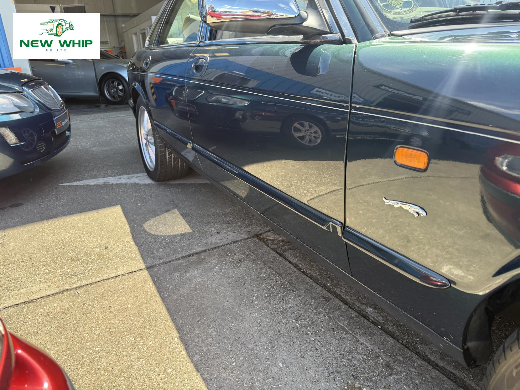 Jaguar XJ 3.2 XJ8 Executive Saloon 4dr Petrol Automatic (290 g/km, 240 bhp)