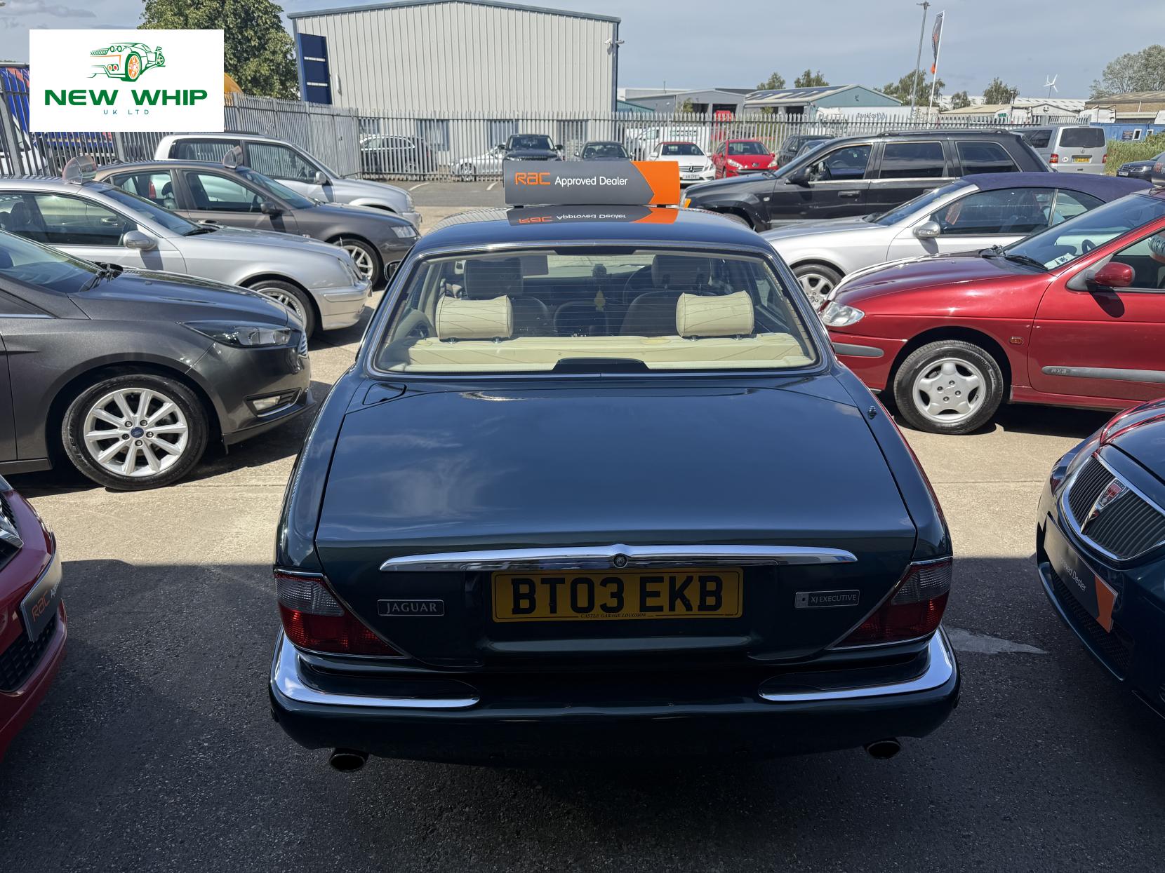 Jaguar XJ 3.2 XJ8 Executive Saloon 4dr Petrol Automatic (290 g/km, 240 bhp)