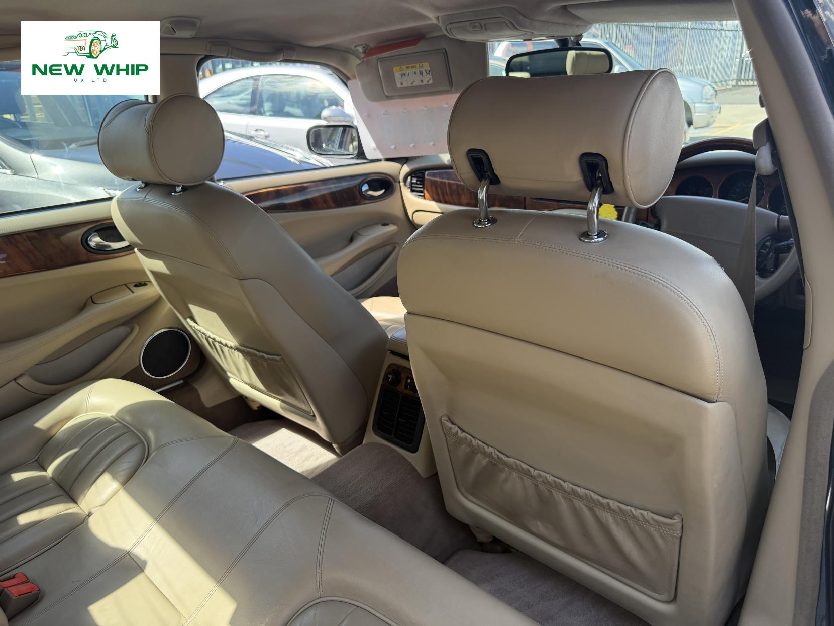 Jaguar XJ 3.2 XJ8 Executive Saloon 4dr Petrol Automatic (290 g/km, 240 bhp)