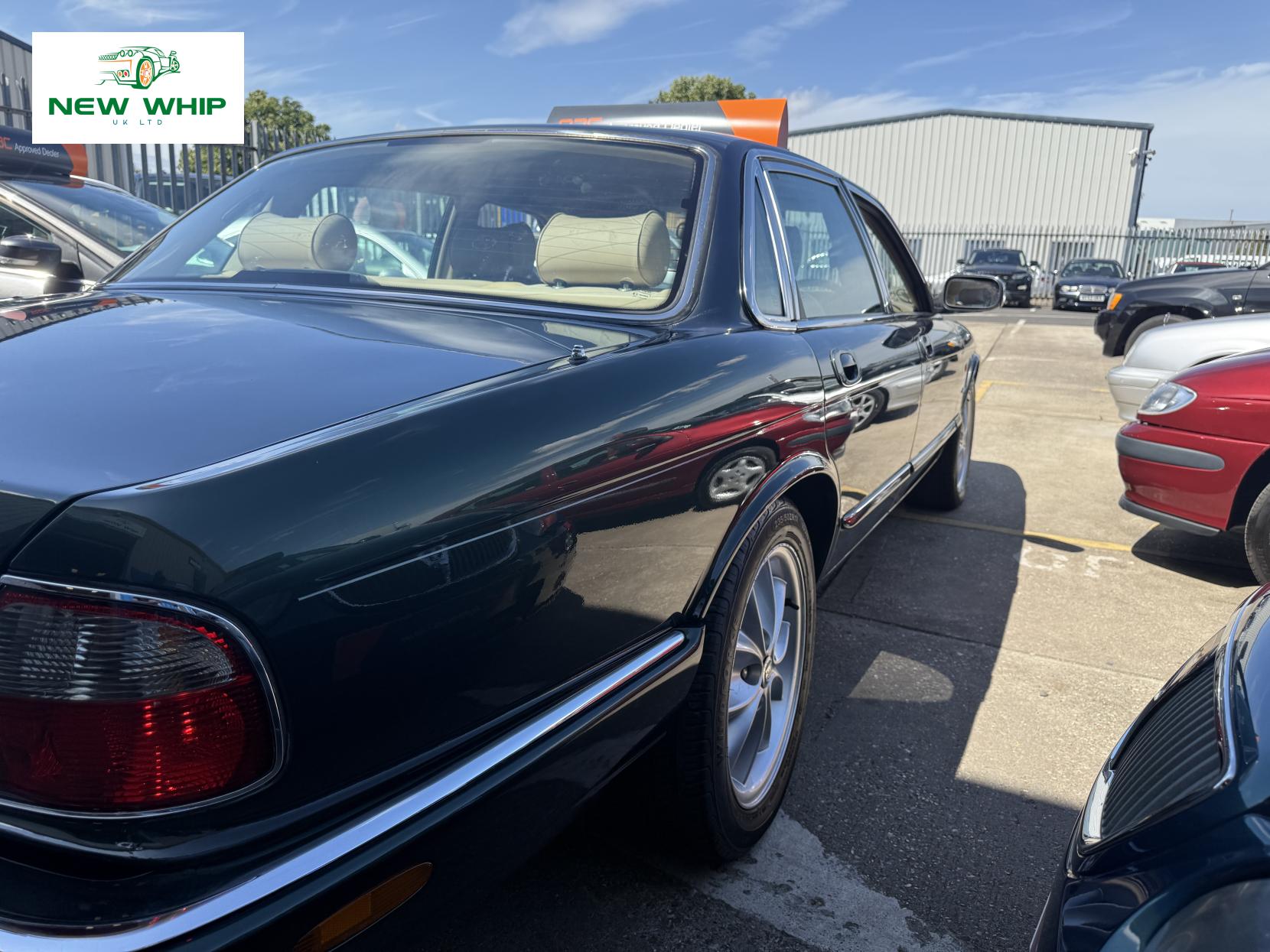 Jaguar XJ 3.2 XJ8 Executive Saloon 4dr Petrol Automatic (290 g/km, 240 bhp)