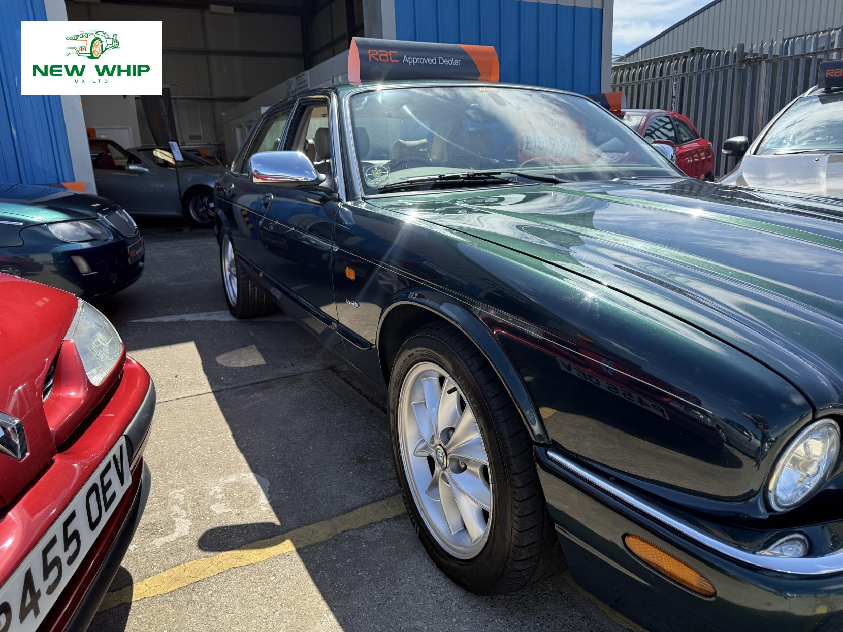 Jaguar XJ 3.2 XJ8 Executive Saloon 4dr Petrol Automatic (290 g/km, 240 bhp)