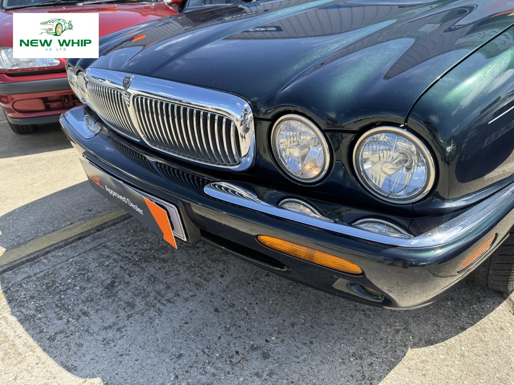 Jaguar XJ 3.2 XJ8 Executive Saloon 4dr Petrol Automatic (290 g/km, 240 bhp)