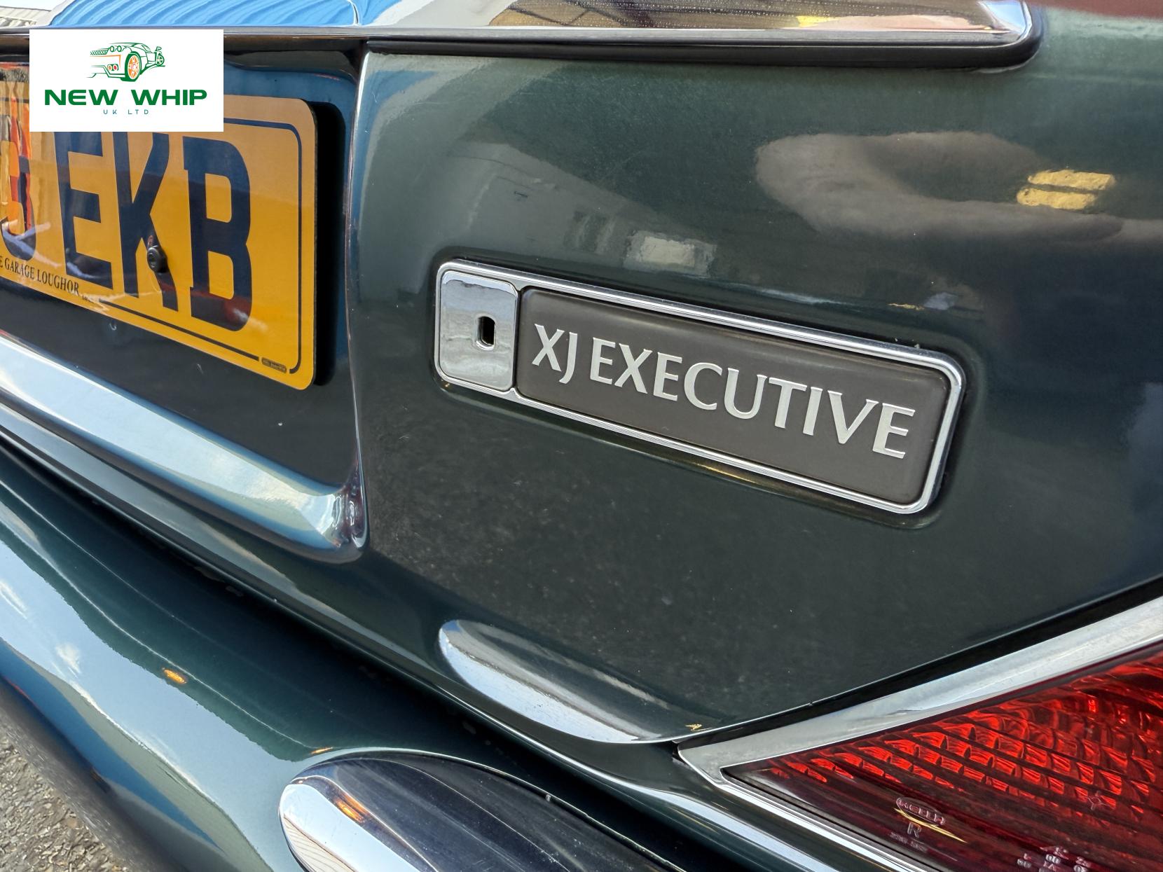 Jaguar XJ 3.2 XJ8 Executive Saloon 4dr Petrol Automatic (290 g/km, 240 bhp)