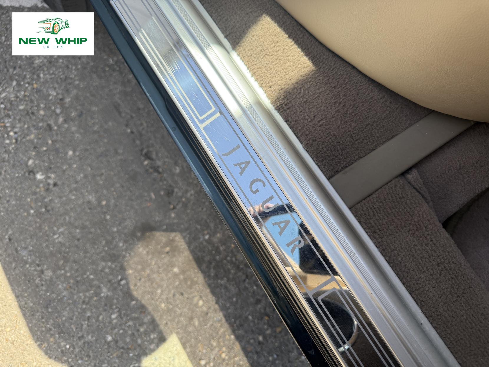 Jaguar XJ 3.2 XJ8 Executive Saloon 4dr Petrol Automatic (290 g/km, 240 bhp)