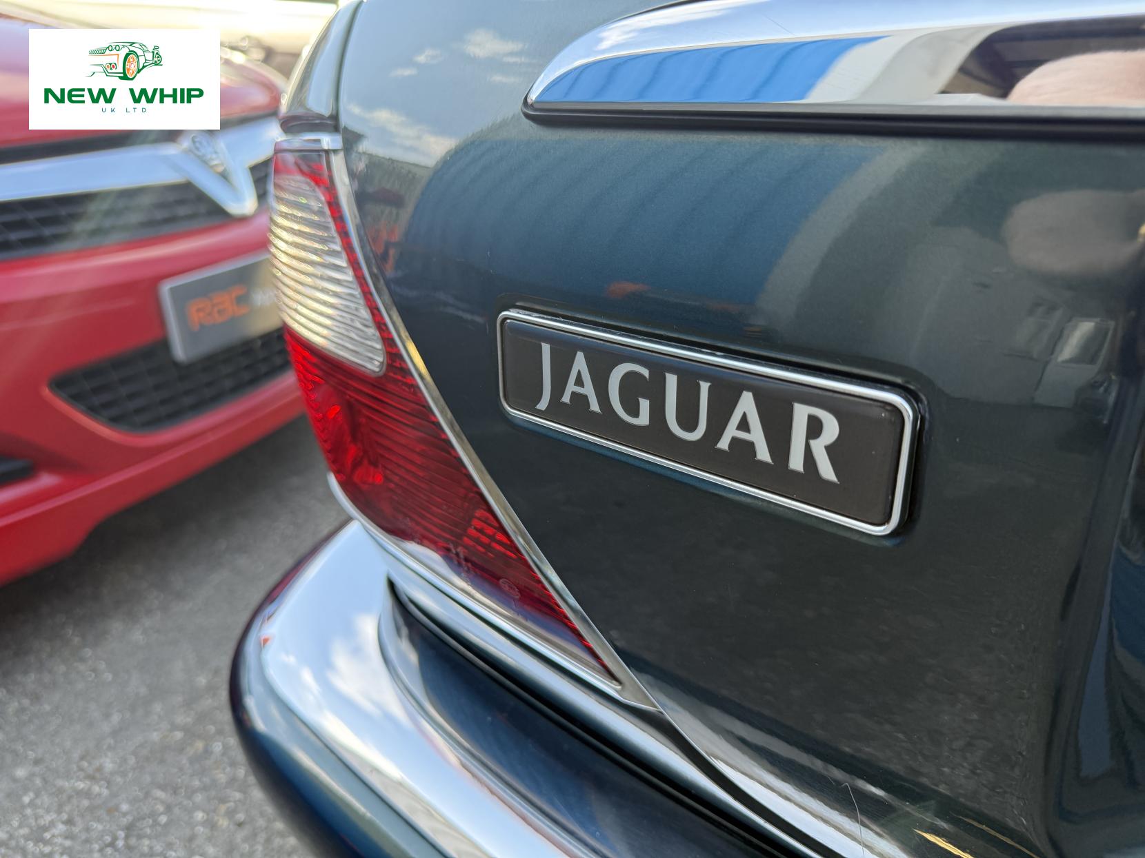 Jaguar XJ 3.2 XJ8 Executive Saloon 4dr Petrol Automatic (290 g/km, 240 bhp)