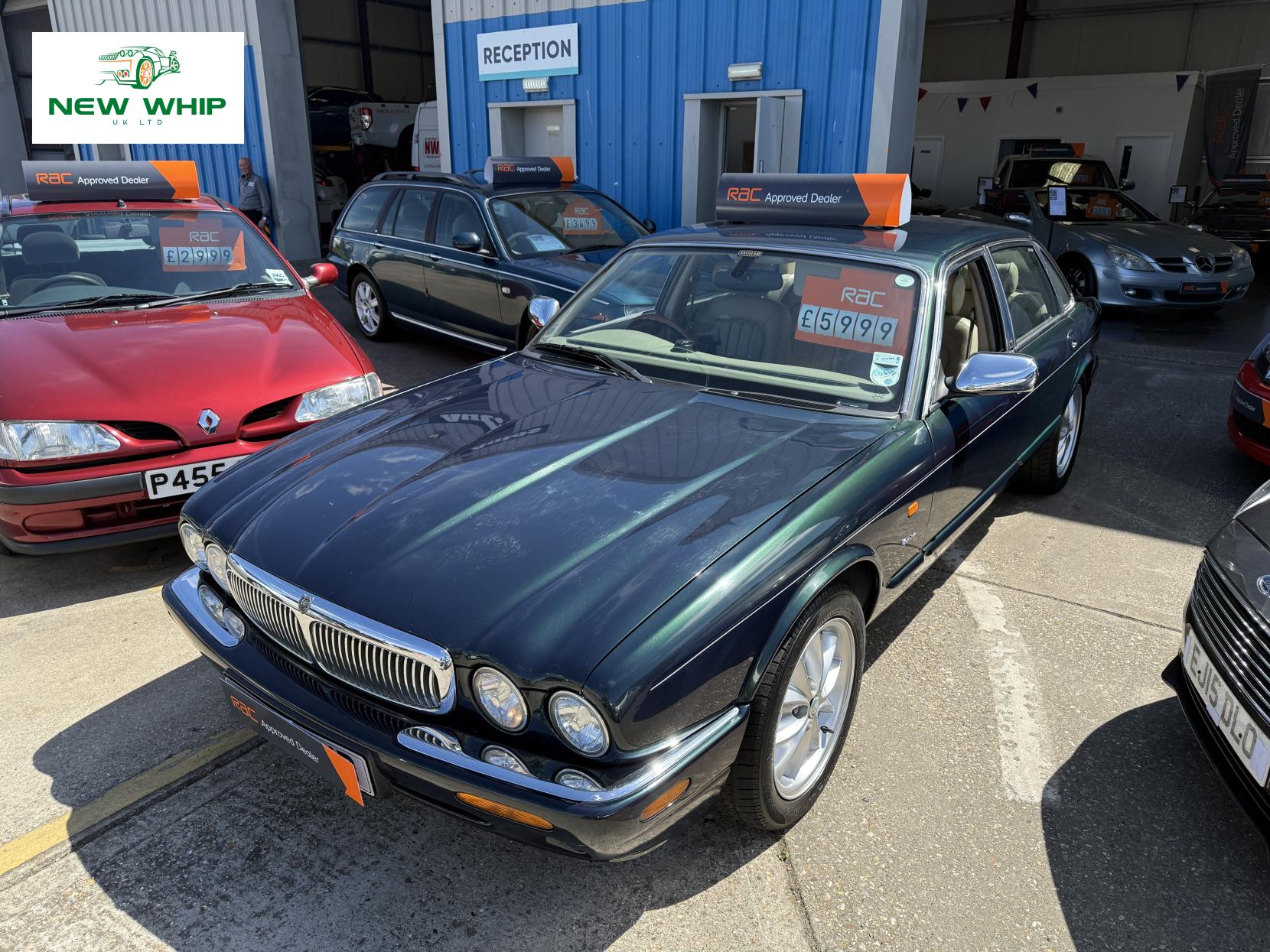 Jaguar XJ 3.2 XJ8 Executive Saloon 4dr Petrol Automatic (290 g/km, 240 bhp)