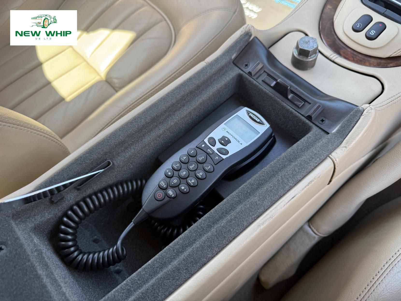 Jaguar XJ 3.2 XJ8 Executive Saloon 4dr Petrol Automatic (290 g/km, 240 bhp)