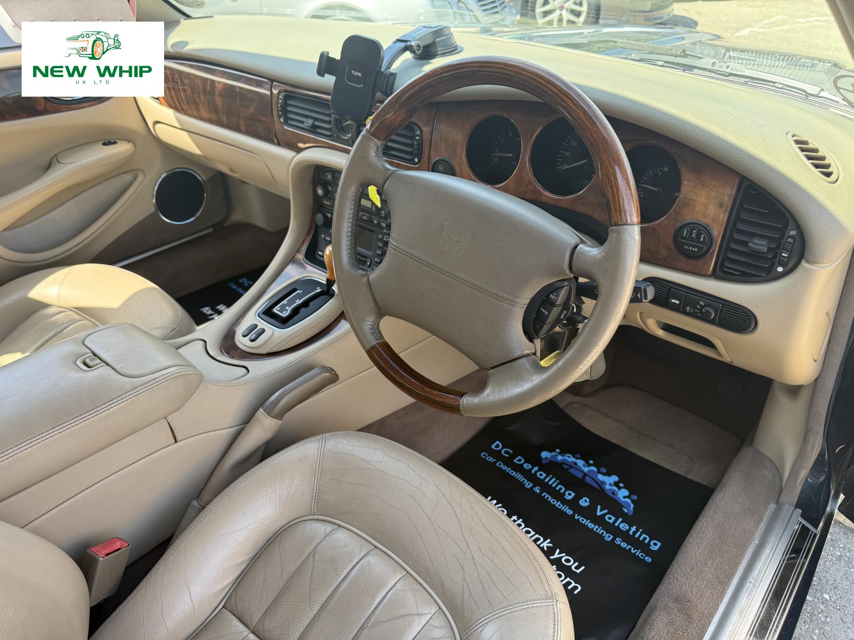 Jaguar XJ 3.2 XJ8 Executive Saloon 4dr Petrol Automatic (290 g/km, 240 bhp)