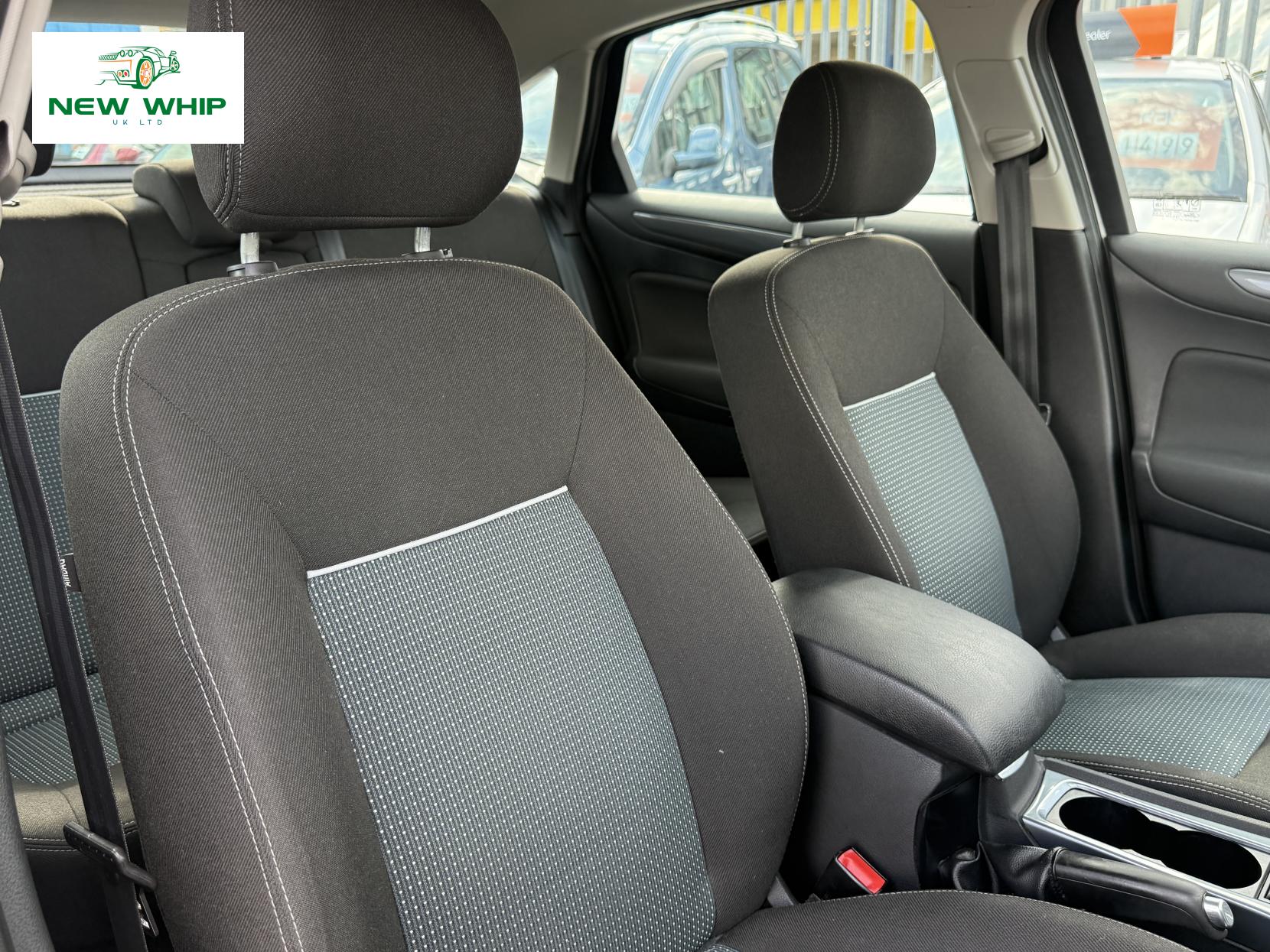 Ford Mondeo 2.0 TDCi Zetec Hatchback 5dr Diesel Manual Euro 5 (163 ps)