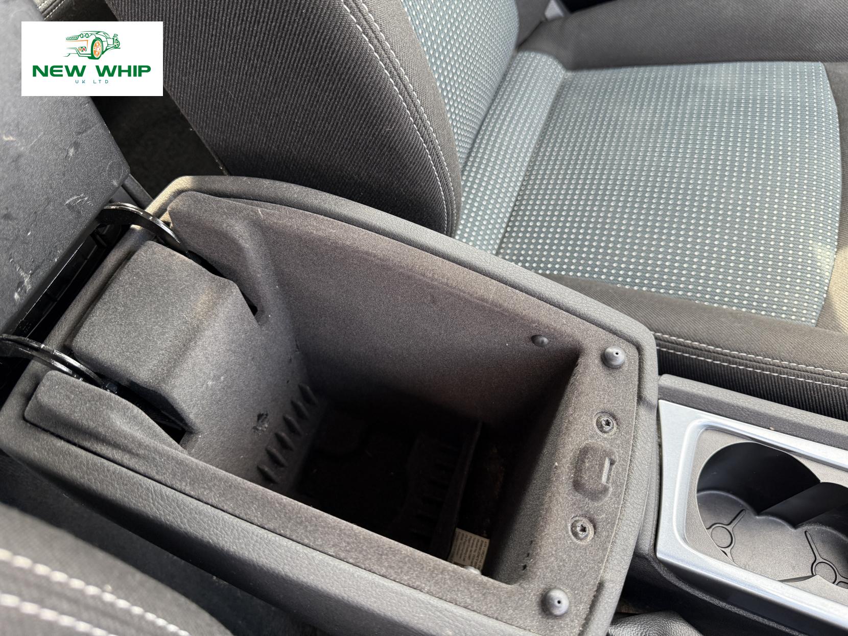 Ford Mondeo 2.0 TDCi Zetec Hatchback 5dr Diesel Manual Euro 5 (163 ps)